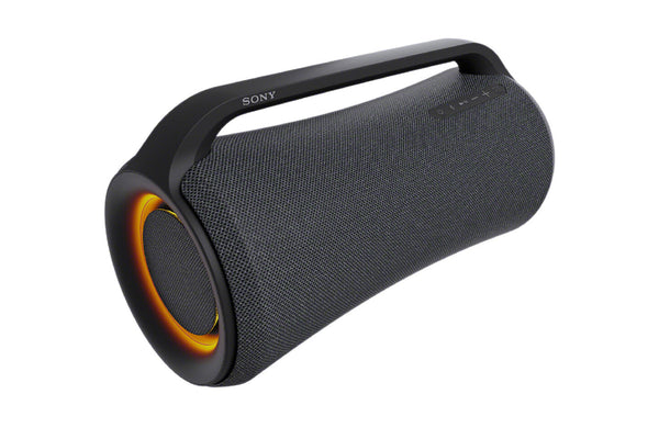 Altavoz portátil Sony sobre fondo blanco. 