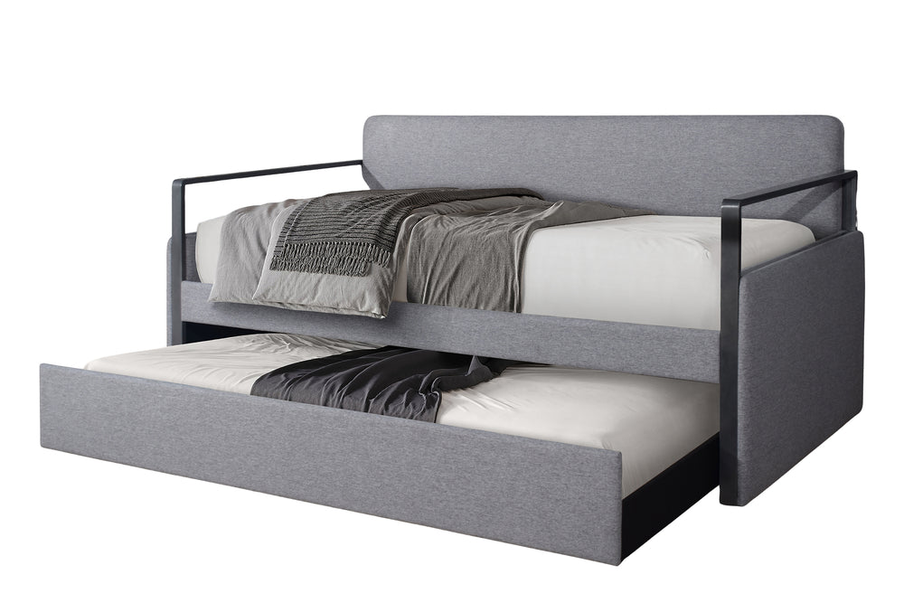 Cama nido extraíble tapizada en color gris sobre fondo blanco.