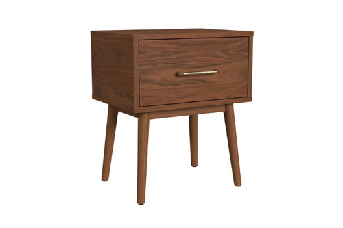 Mesa de esquina hecha de madera de color marrón sobre fondo blanco. 