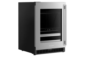 Una nevera para vinos empotrado bajo encimera con frontal de acero inoxidable, puerta de cristal negro y paneles laterales negros, que se muestra sobre un fondo blanco.