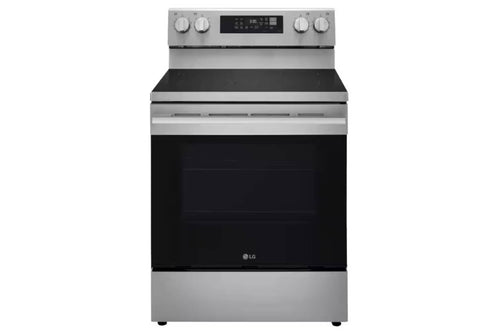 Una estufa eléctrica LG con cuerpo de acero inoxidable, placa de cocción de vidrio negro y puerta del horno negra, mostrada sobre un fondo blanco liso.