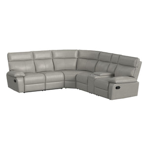 Sofá seccional reclinable en color gris claro con diseño curvo, respaldos acolchados y consola central con portavasos. Presentado sobre fondo blanco para destacar sus detalles, comodidad y configuración modular para sala.