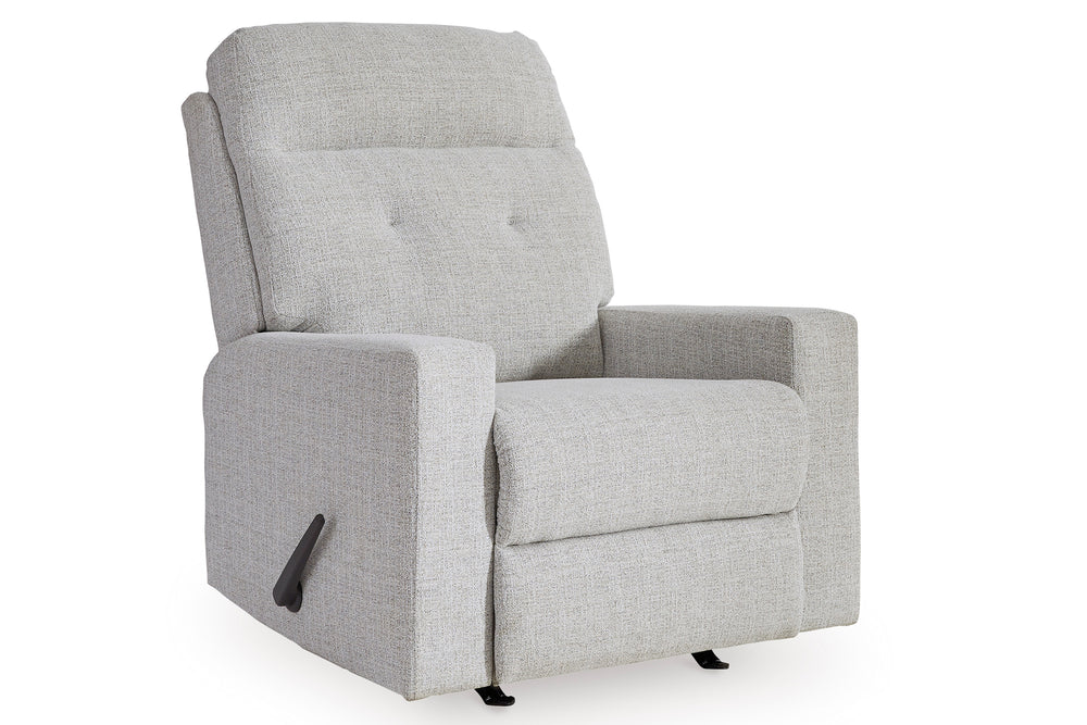 Butaca reclinable de color gris claro sobre un fondo blanco. 