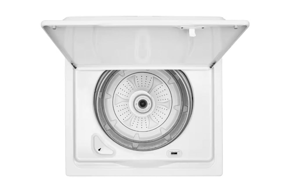 Lavadora blanca de marca 'Whirlpool' sobre un fondo blanco. 