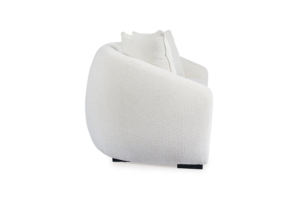 Loveseat blanco sobre fondo blanco.