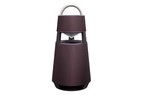 Altavoz portátil de color burdeos con asa sobre fondo blanco.