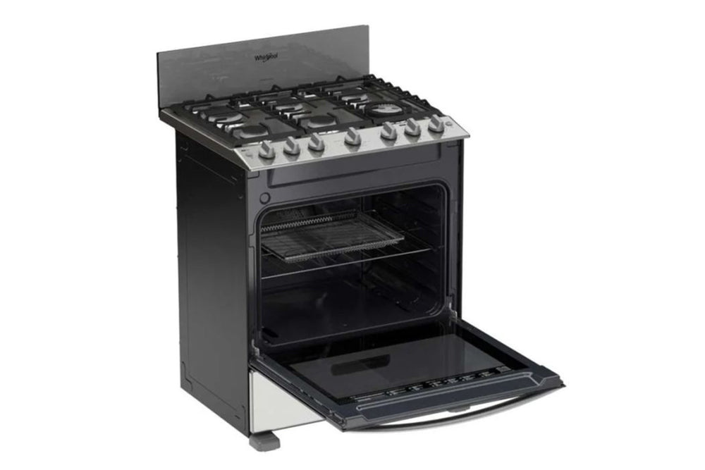 Una cocina de gas Whirlpool con acabado en acero inoxidable negro, que cuenta con cinco quemadores en la placa y una puerta de horno abierta que permite ver el interior.