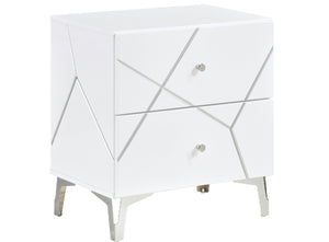 Mesa de noche moderna blanca de dos gavetas con diseño geométrico, patas de metal plateado y tiradores redondos plateados, sobre un fondo blanco liso.