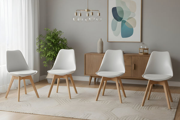 Sala de estar moderna con cuatro sillas blancas, aparador de madera y arte abstracto en la pared.
