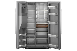 Una nevera de acero inoxidable de dos puertas verticales, con ambas puertas abiertas, que muestra los estantes interiores, los compartimentos de la puerta y los cajones sobre un fondo blanco liso.