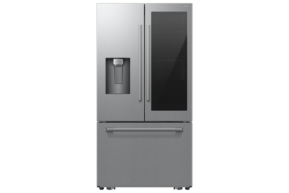 Nevera French Door de acero inoxidable con dos puertas superiores, congelador inferior tipo gaveta, dispensador externo de agua en la puerta izquierda y panel de vidrio oscuro integrado en la puerta derecha, sobre fondo blanco.