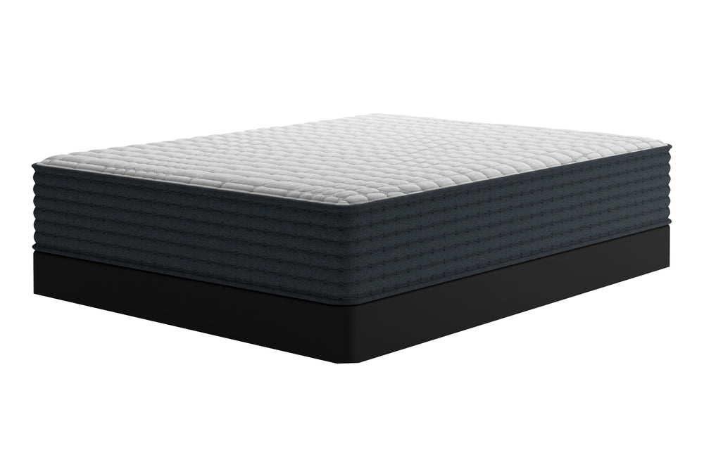Un mattress de gran tamaño sobre una base oscura, mostrado desde una perspectiva de tres cuartos contra un fondo blanco liso.