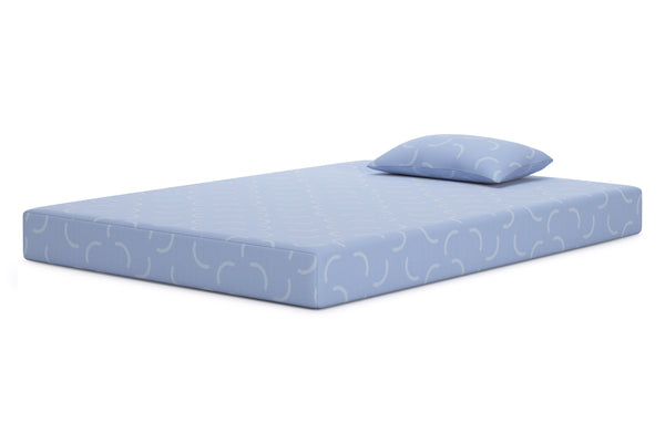 Mattress azul con almohada sobre un fondo blanco. 