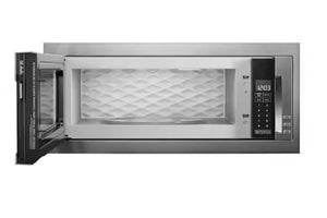 Un horno microondas empotrable de acero inoxidable con la puerta abierta, que deja ver la puerta de cristal interior y el panel de control en el lado derecho, sobre un fondo blanco liso.