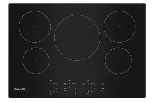Un tope eléctrico empotrable de vitrocerámica negra con cinco zonas de calentamiento circulares y un panel de control táctil en la parte inferior, mostrada sobre un fondo blanco liso.
