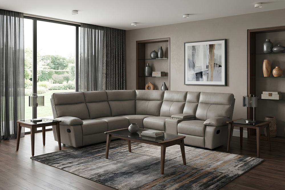 Sofá seccional reclinable en color gris claro con diseño curvo, respaldos acolchados y consola central con portavasos. Presentado sobre fondo blanco para destacar sus detalles, comodidad y configuración modular para sala.