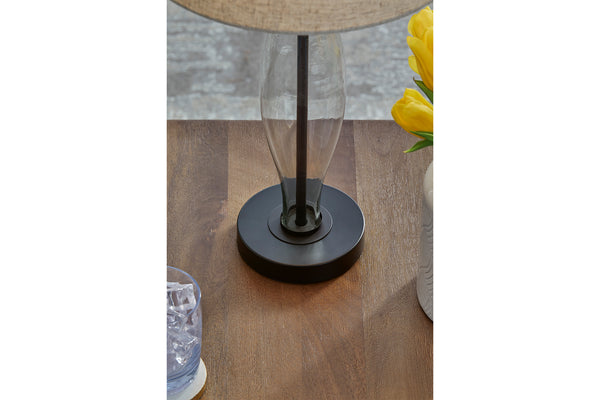Ashley Travisburg Lámpara de Mesa