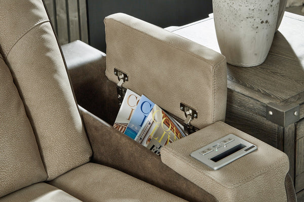 Reposabrazos beige para coche con portavasos y compartimento de almacenamiento para una revista.