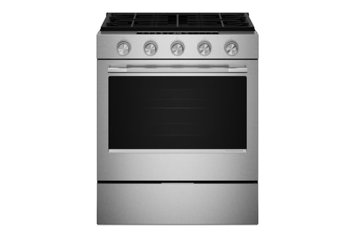 Una estufa de gas independiente de acero inoxidable con cinco perillas de control, una puerta de horno de vidrio negro y una gaveta inferior, mostrada sobre un fondo blanco liso.