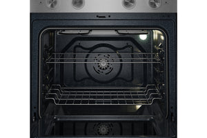 Horno empotrado abierto con panel de control de acero inoxidable en la parte superior y dos rejillas metálicas interiores visibles tras una puerta de cristal oscuro.
