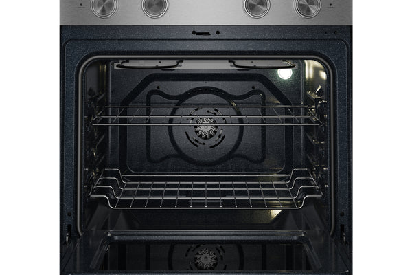 Horno empotrado abierto con panel de control de acero inoxidable en la parte superior y dos rejillas metálicas interiores visibles tras una puerta de cristal oscuro.
