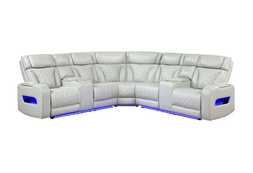 Seccional reclinable blanco con luces LED azules por debajo de los asientos sobre un fondo blanco. 