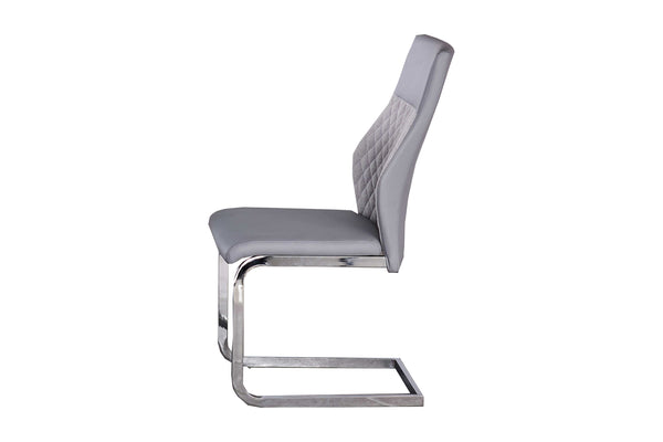 Silla gris con respaldo acolchado sobre fondo blanco.