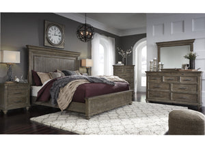 Conjunto de habitación rústico hecha de madera que incluye una cama, un gavetero con espejo, un chest y una mesa de noche en una habitación con elementos decorativos. 