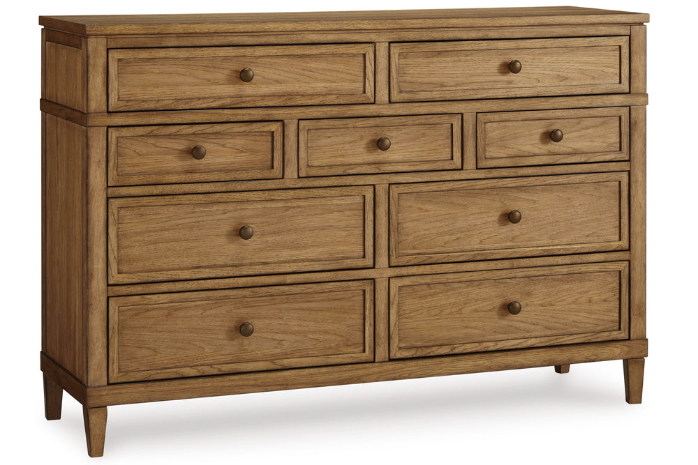 Gavetas de madera bronceada de nueve gavetas sobre fondo blanco.