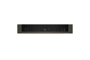 Panel de control táctil negro para horno con pantalla digital central, botones de funciones de cocción y teclado numérico iluminado, integrado en un acabado de acero inoxidable.