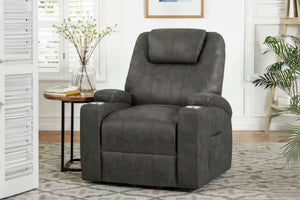 Sillón reclinable gris en una sala de estar con una mesa pequeña y plantas.
