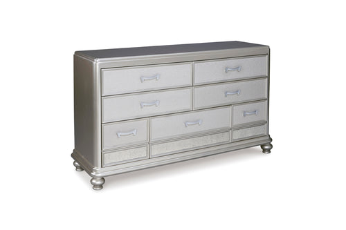 Gavetero metálico de siete gavetas sin espejo sobre un fondo blanco. 