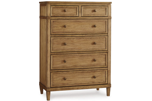 Un chest rústico de madera compuesto por 6 gavetas sobre un fondo blanco.