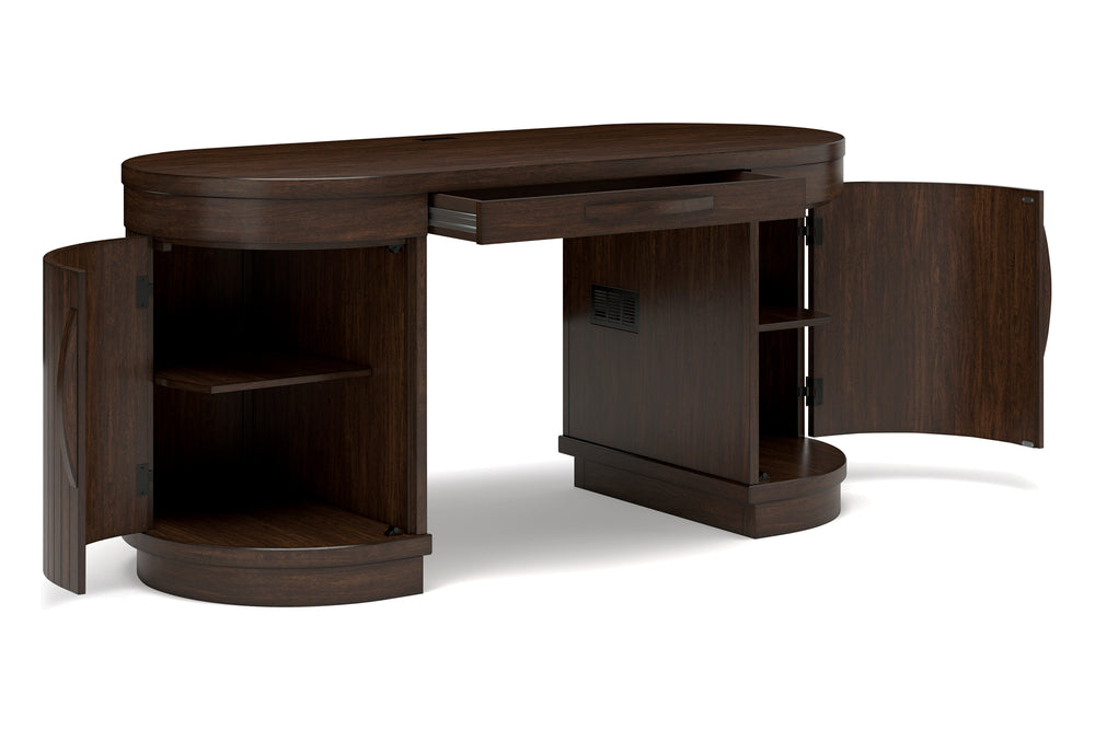 Escritorio hecha de madera de color marrón oscuro sobre un fondo blanco. 