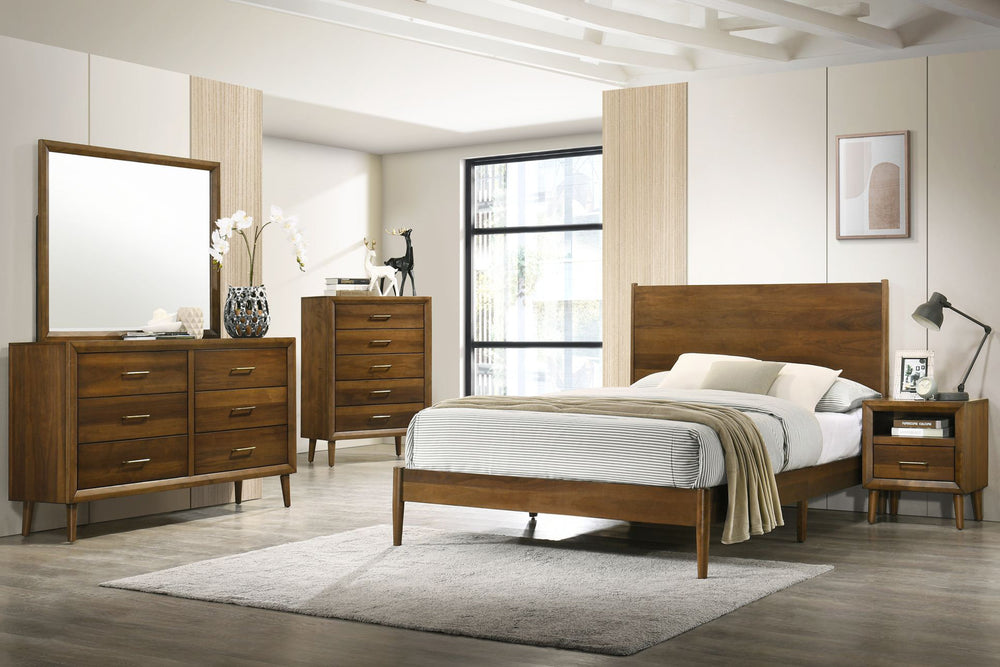 Conjunto de dormitorio de madera con acabado marrón que incluye una cama, un gavetero con espejo en una habitación.