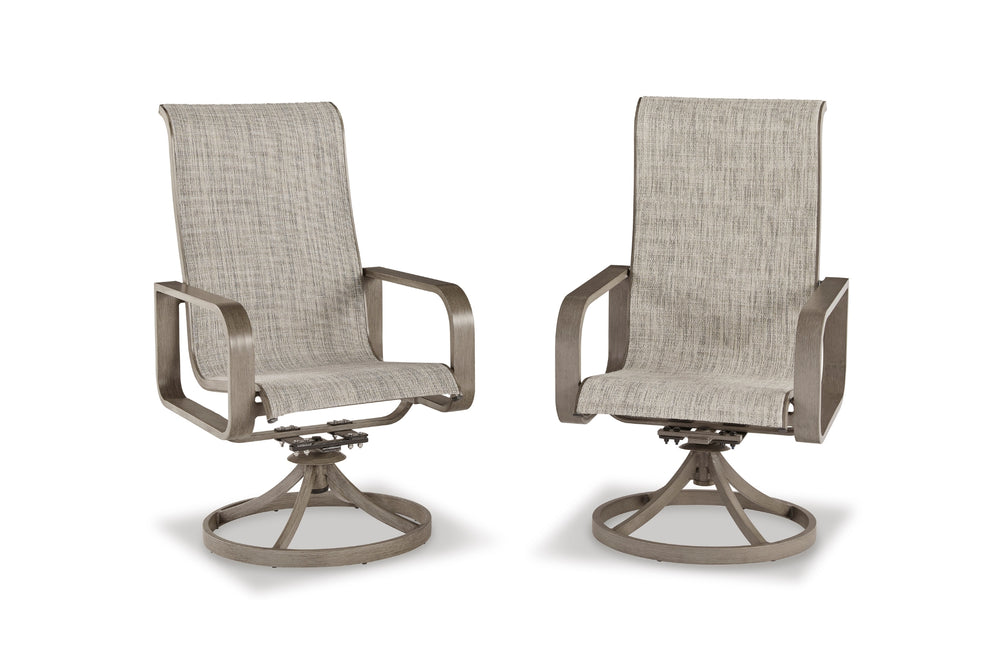 Dos sillas giratorias con asientos de malla beige y estructura metálica sobre fondo blanco.