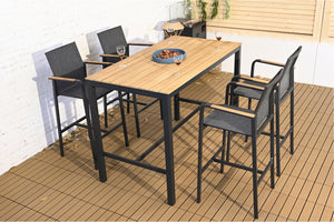 Mesa de bar exterior con 4 taburetes