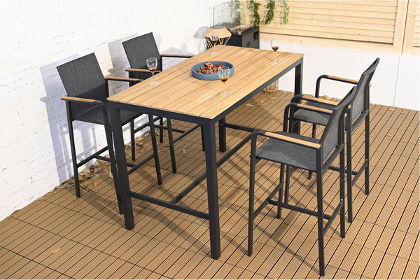 Mesa de bar exterior con 4 taburetes