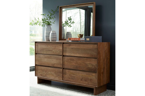 Gavetero hecho de madera marrón con espejo de seis gavetas en un entorno de habitación. 