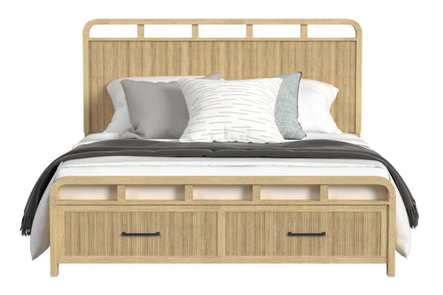 Cama de madera con acabado en madera marrón claro y dos armarios debajo para almacenaje sobre fondo blanco.