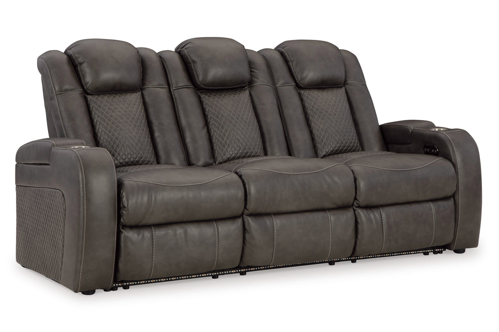 Sofá reclinable eléctrico con cabecera y reposapiés ajustables, integrado con luz LED, con portavasos y de color marrón oscuro, en un fondo blanco. 