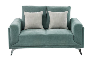 Loveseat verde con dos cojines sobre fondo blanco.