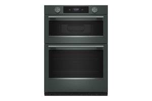 Un horno doble empotrado con acabado en verde y puertas de cristal negro, que cuenta con una pantalla de control digital y dos perillas plateadas en el panel superior, mostrado sobre un fondo blanco liso.