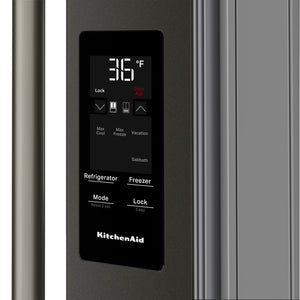 Primer plano del panel de control de una nevera KitchenAid con una pantalla negra que muestra 36 °F y etiquetas de texto blancas para la configuración del refrigerador y el congelador.