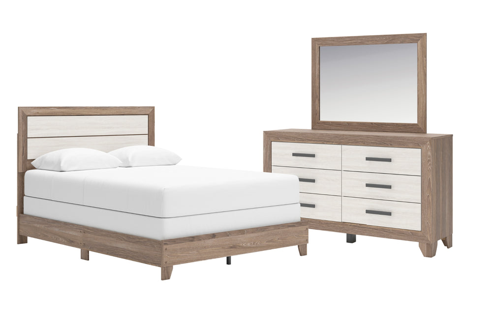 Una cama moderna con marco de madera marrón claro y cabecero de listones de madera clara, presentada con un colchón blanco y dos almohadas blancas sobre un fondo blanco unicolor.