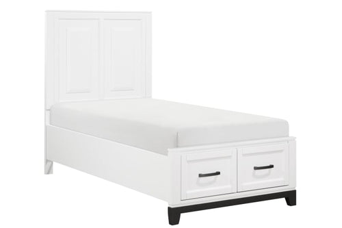 Cama de madera blanca con dos armarios laterales sobre fondo blanco.