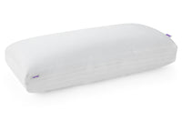 Almohada blanca sobre un fondo blanco. 