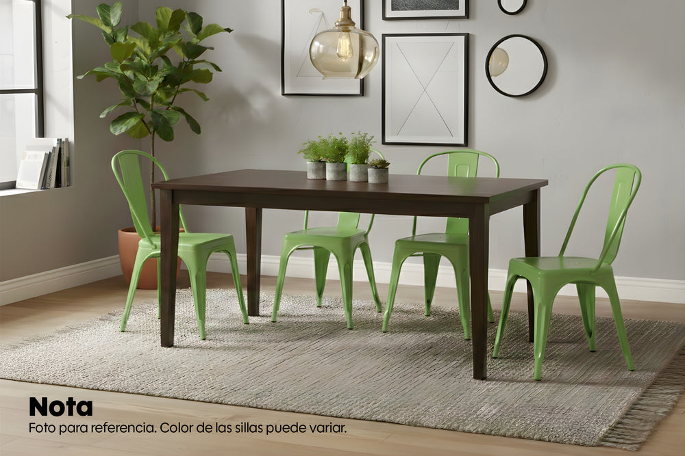 Mesa rectangular de madera marrón oscuro con cuatro sillas verde en un ambiente de sala. 