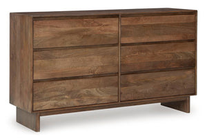 Gavetero de seis gavetas hecho de madera marrón sobre un fondo blanco. 