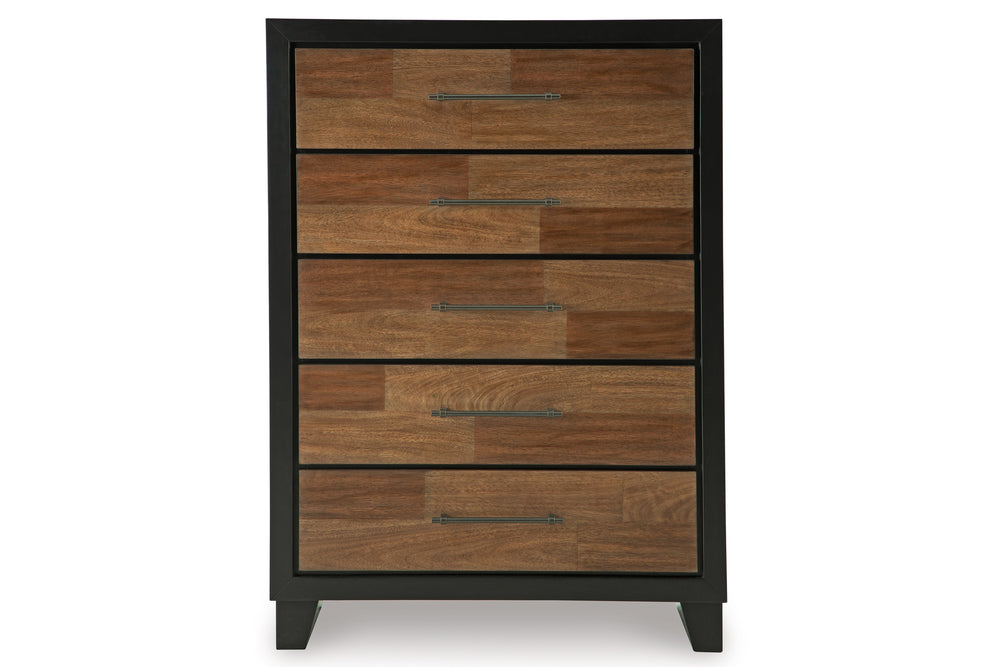 Chest de cinco gavetas hechas de madera marrón enmarcados en negro sobre un fondo blanco. 